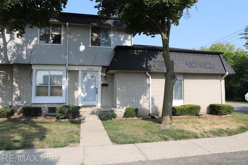 1-28000 Universal Dr, Warren, MI, 48092-2428 | Card Image