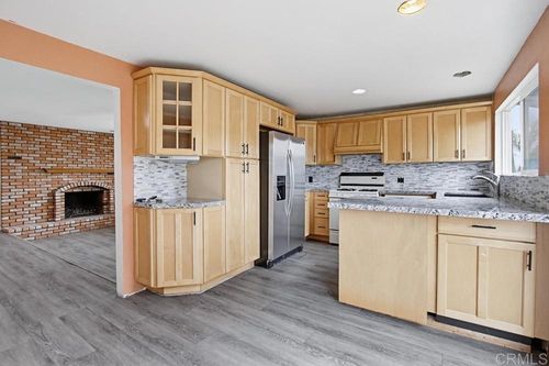8549 De Vos Dr, Santee, CA, 92071-2356 | Card Image