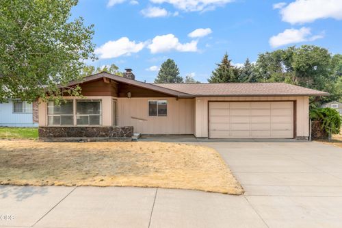 410 Se 10th St, Madras, OR, 97741-1525 | Card Image