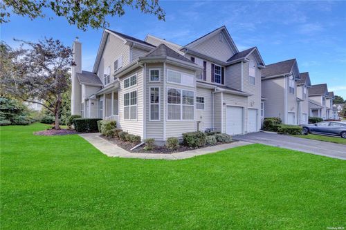 240-240 Kettles Ln, Medford, NY, 11763-1550 | Card Image