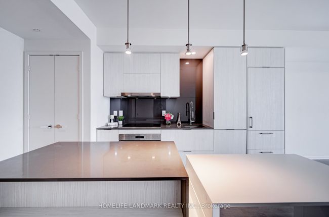 6108 - 1 Bloor St E, Condo with 2 bedrooms, 2 bathrooms and 1 parking in Toronto ON | Image 12