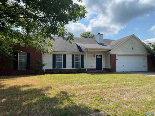 111 Castleridge Dr, New Market, AL, 35761-8185 | Card Image