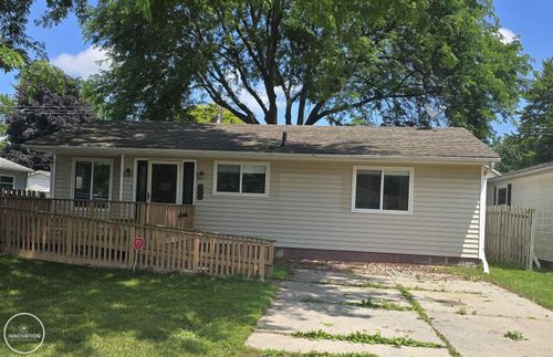 952 Liberty St, Algonac, MI, 48001-1279 | Card Image