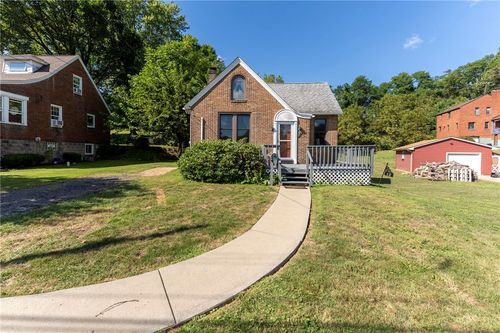 12 Sunrise Dr, Pleasant Hills, PA, 15236-3750 | Card Image