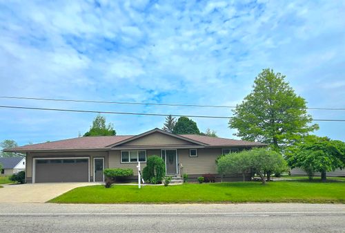 205 S Elm St, Suttons Bay, MI, 49682-9586 | Card Image