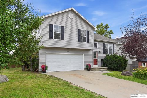 15301 Davidson St, Bennington, NE, 68007-5461 | Card Image