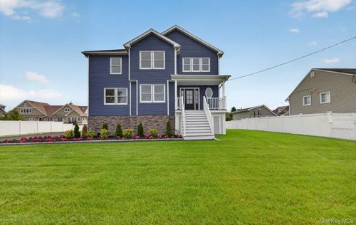 851 W Bay Drive, Islip, NY, 11795 | Card Image