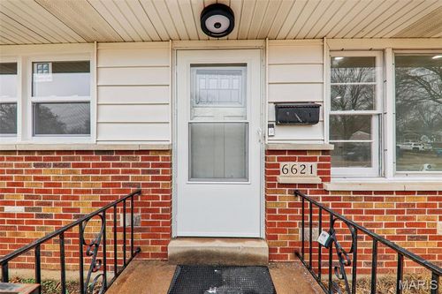 6621 Dunwold Dr, Berkeley, MO, 63134-1540 | Card Image