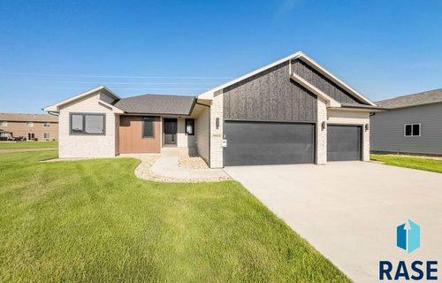 5613 S Spiria Ave Avenue, Sioux Falls, SD, 57108 | Card Image