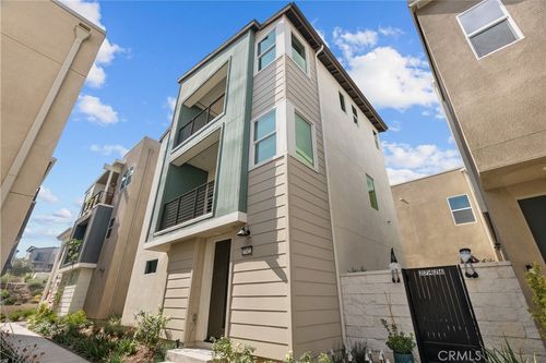 27422 Pioneer Ct, Valencia, CA, 91381-2176 | Card Image