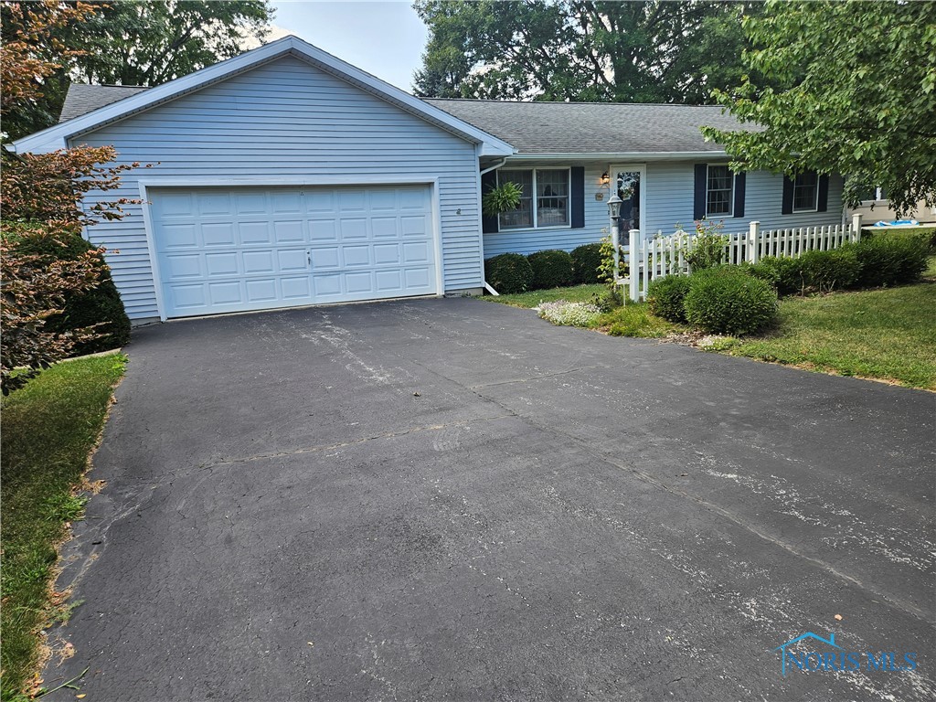 Lonetree Dr, Findlay, OH 45840
