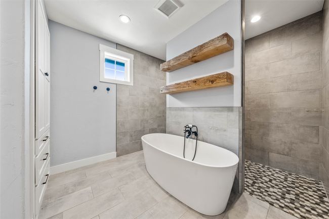 8300 Spicewood Springs Rd, House other with 4 bedrooms, 4 bathrooms and null parking in China Spring TX | Image 9
