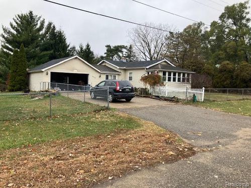 5215 Eastview Rd, Clarkston, MI, 48346-4105 | Card Image