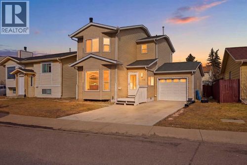 172 Castlebrook Road Ne, Calgary, AB, T3J1P1 | Card Image