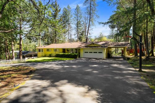 310 Surrey Dr, Grants Pass, OR, 97526-7876 | Card Image