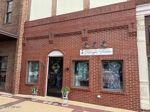 108 W Court St, Dyersburg, TN, 38024-4698 | Card Image