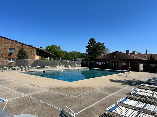 APT-201 - 822 E Old Willow Rd, Condo with 3 bedrooms, 2 bathrooms and 2 parking in Prospect Heights IL | Image 19