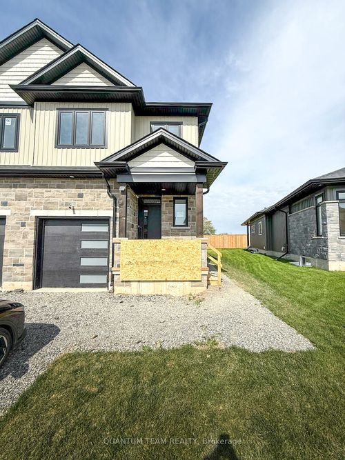 2-6196 Curlin Cres, Niagara Falls, ON, L2H3W8 | Card Image