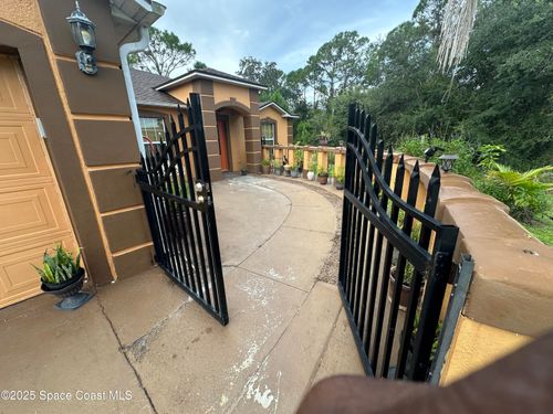 688 White Cloud St Sw, Palm Bay, FL, 32908-3337 | Card Image
