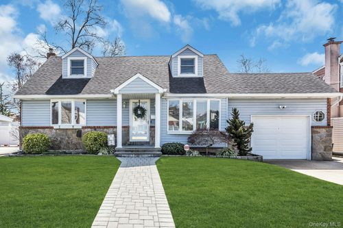 991 Ferngate Dr, Franklin Square, NY, 11010-1803 | Card Image