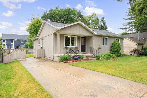 3295 Emmons Ave, Rochester Hills, MI, 48307-5536 | Card Image