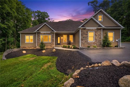 246 Tanglewood Dr, New Castle, PA, 16105-5354 | Card Image