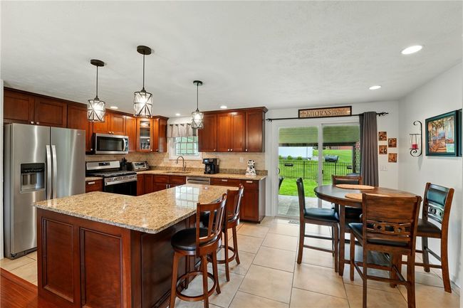 909 Fox Run Cir, House other with 3 bedrooms, 2 bathrooms and 1 parking in Cranberry Twp PA | Image 8