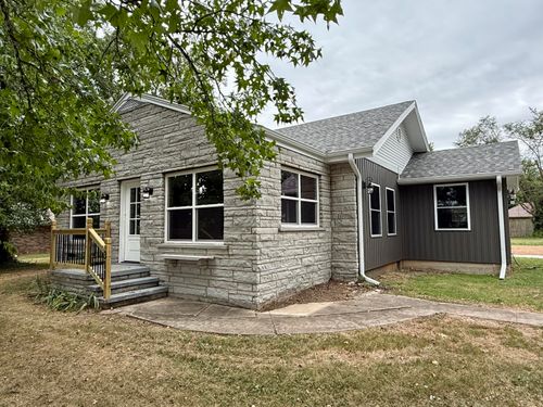 312 E Grant St, Clever, MO, 65631-9125 | Card Image