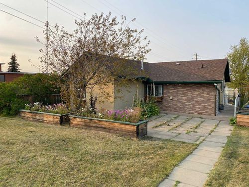 5031 45 Ave, Spirit River, AB, T0H3G0 | Card Image