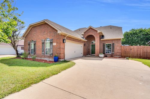 107 Oak Hollow Ln, Red Oak, TX, 75154-4613 | Card Image