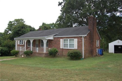 570 Pisgah Cir, Kernersville, NC, 27284-9661 | Card Image