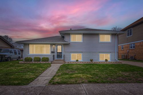 10403 Barnard Dr, Chicago Ridge, IL, 60415-1409 | Card Image