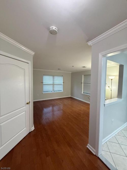 110-901 Stuyvesant Ave, Union, NJ, 07083-6958 | Card Image