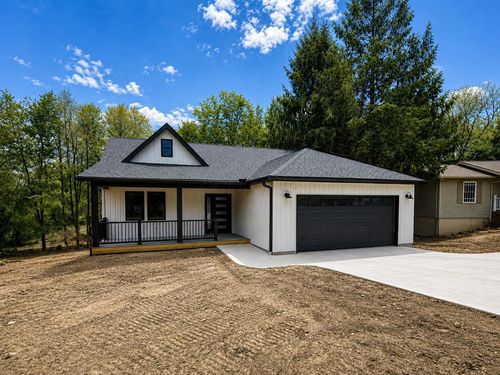 61 Greenbriar Ct, Howard, OH, 43028-9215 | Card Image