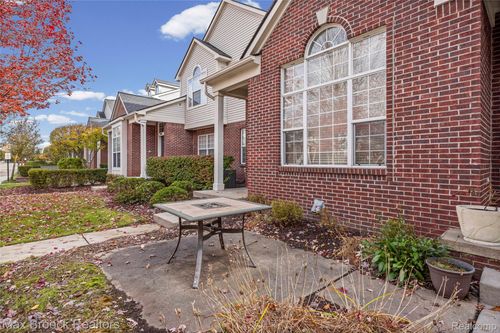 19105 Alexa Dr, Walled Lake, MI, 48390-5836 | Card Image