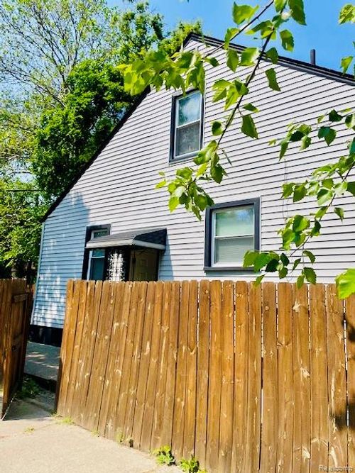 21501 Pembroke Ave, Detroit, MI, 48219-1332 | Card Image