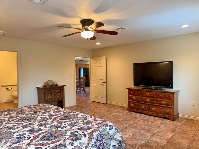 350 Private Road 1407, House other with 1 bedrooms, 2 bathrooms and null parking in Morgan TX | Image 11
