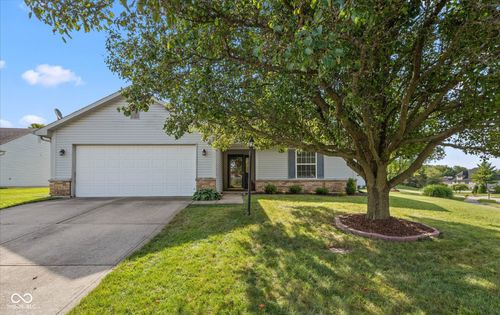 111 Brixton Woods East Dr, Pittsboro, IN, 46167-8919 | Card Image