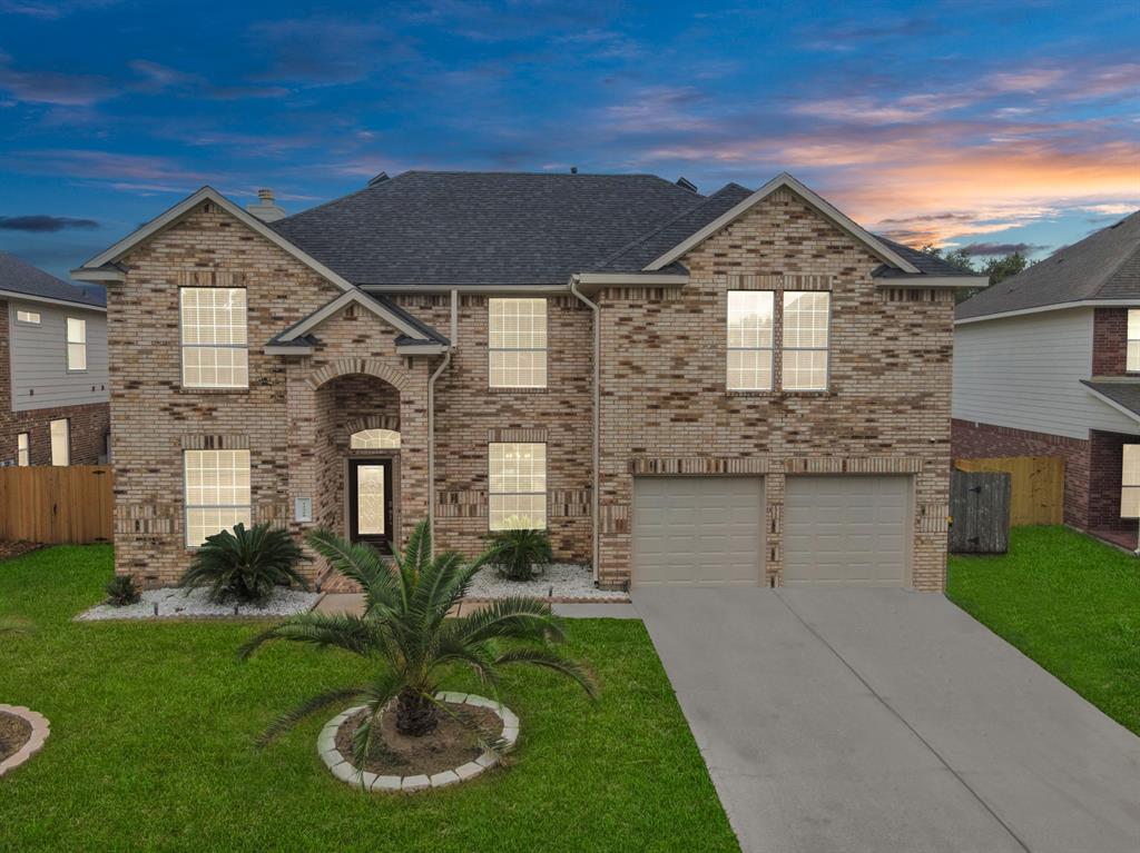 Winding Shores Dr, Pearland, TX 77584