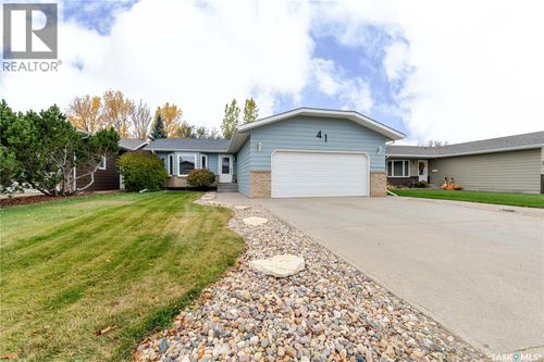 41 Taylor Cres, Moose Jaw, SK, S6J1J6 | Card Image