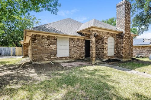 808 Quail Brook Dr, Arlington, TX, 76001-7565 | Card Image