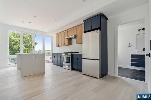 r2-330 Washington Ave, Belleville, NJ, 07109-5218 | Card Image