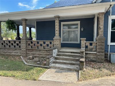 710 S 6th Street, House other with 3 bedrooms, 1 bathrooms and null parking in Marshall IL | Image 2