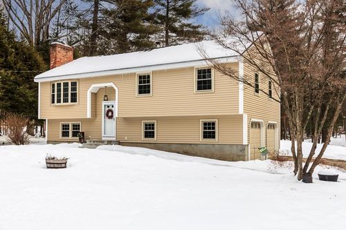 11 Center Street, Litchfield, NH, 03052 | Card Image