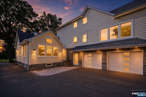40 Dean Dr, Tenafly, NJ, 07670-2709 | Card Image
