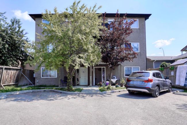 1 - 1823 35 Street Se, Home with 2 bedrooms, 2 bathrooms and 1 parking in Calgary AB | Image 2