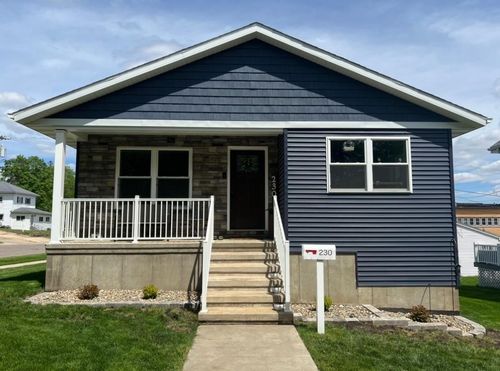 230 W Grand St, Monticello, IA, 52310-1627 | Card Image