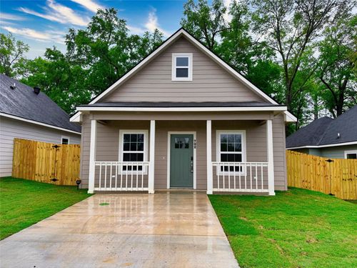 702 W Walnut Street, Longview, TX, 75601 | Card Image