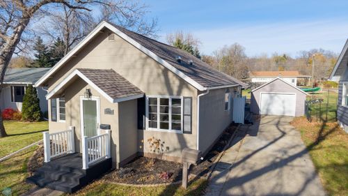 626 4th St Nw, Valley City, ND, 58072-2812 | Card Image