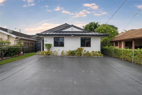 202 Nw 60th Ave, Miami, FL, 33126-4758 | Card Image